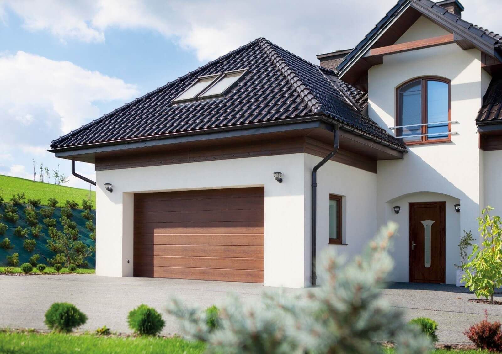 Veneers in sectional garage doors