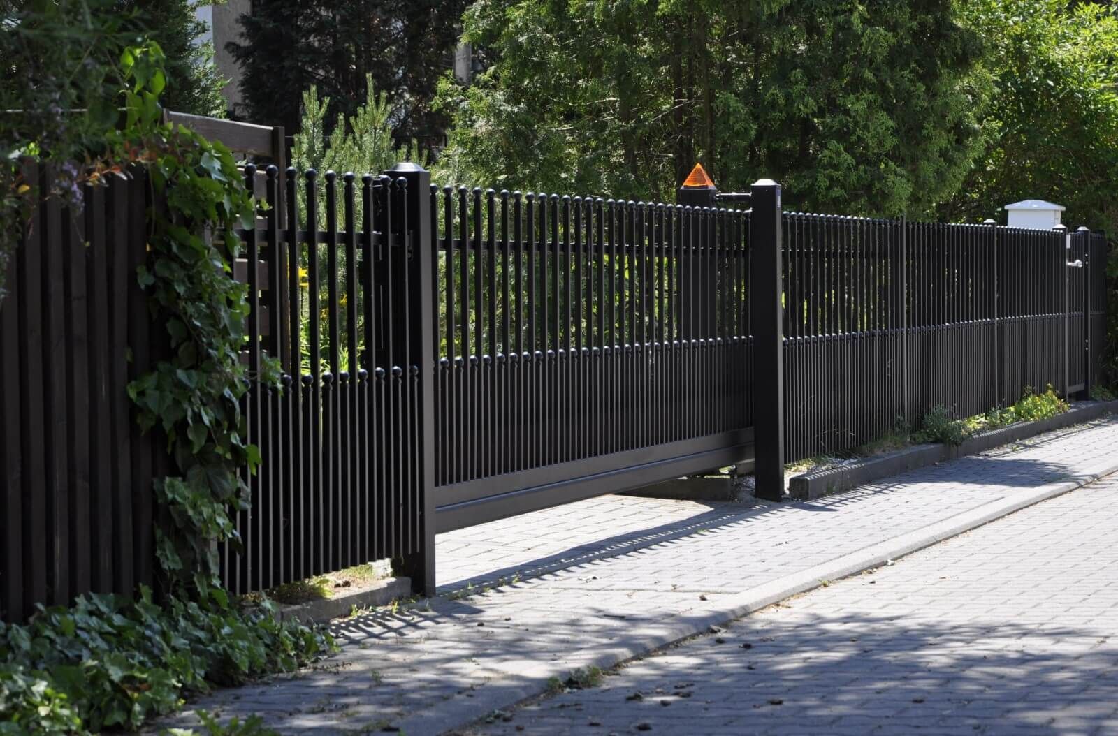 Which gate is better – a sliding or swing one?