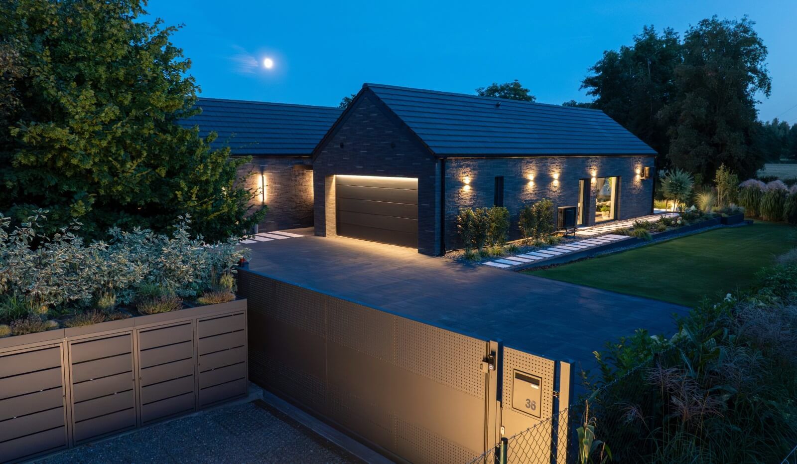 Gates and garage doors in match adesign