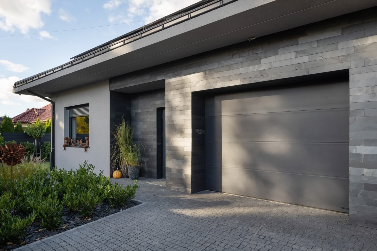 Gates and doors in match adesign