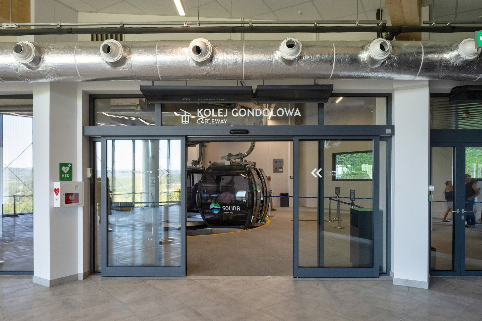 Automatic lift doors over Solina