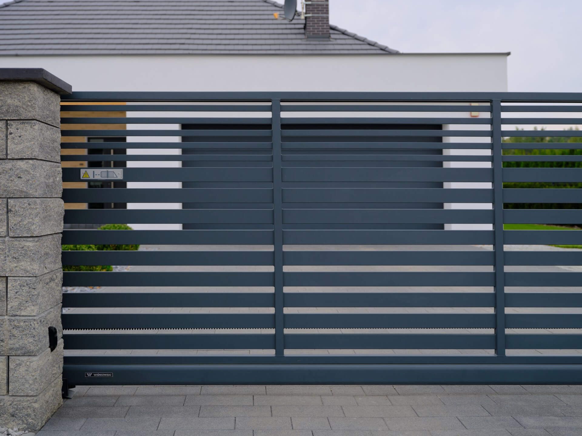 Sliding fence gate