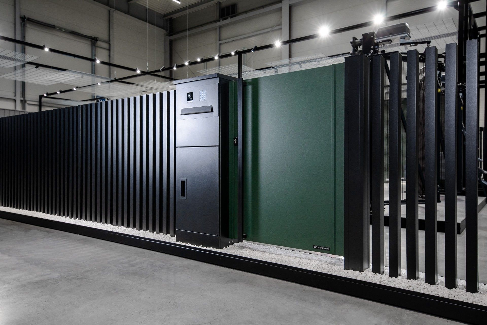 MultiBox with Infinity fencing and AW.AL.203 wicket gate 