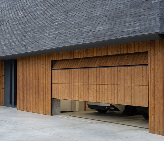 Façade garage doors