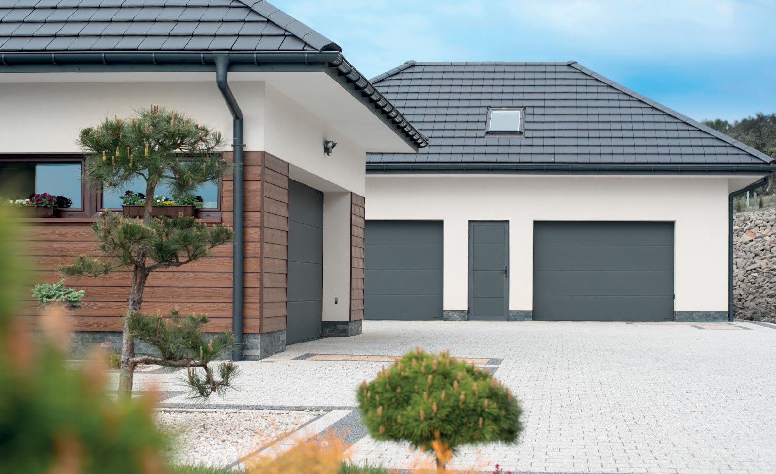 Sectional garage doors; panel side doors